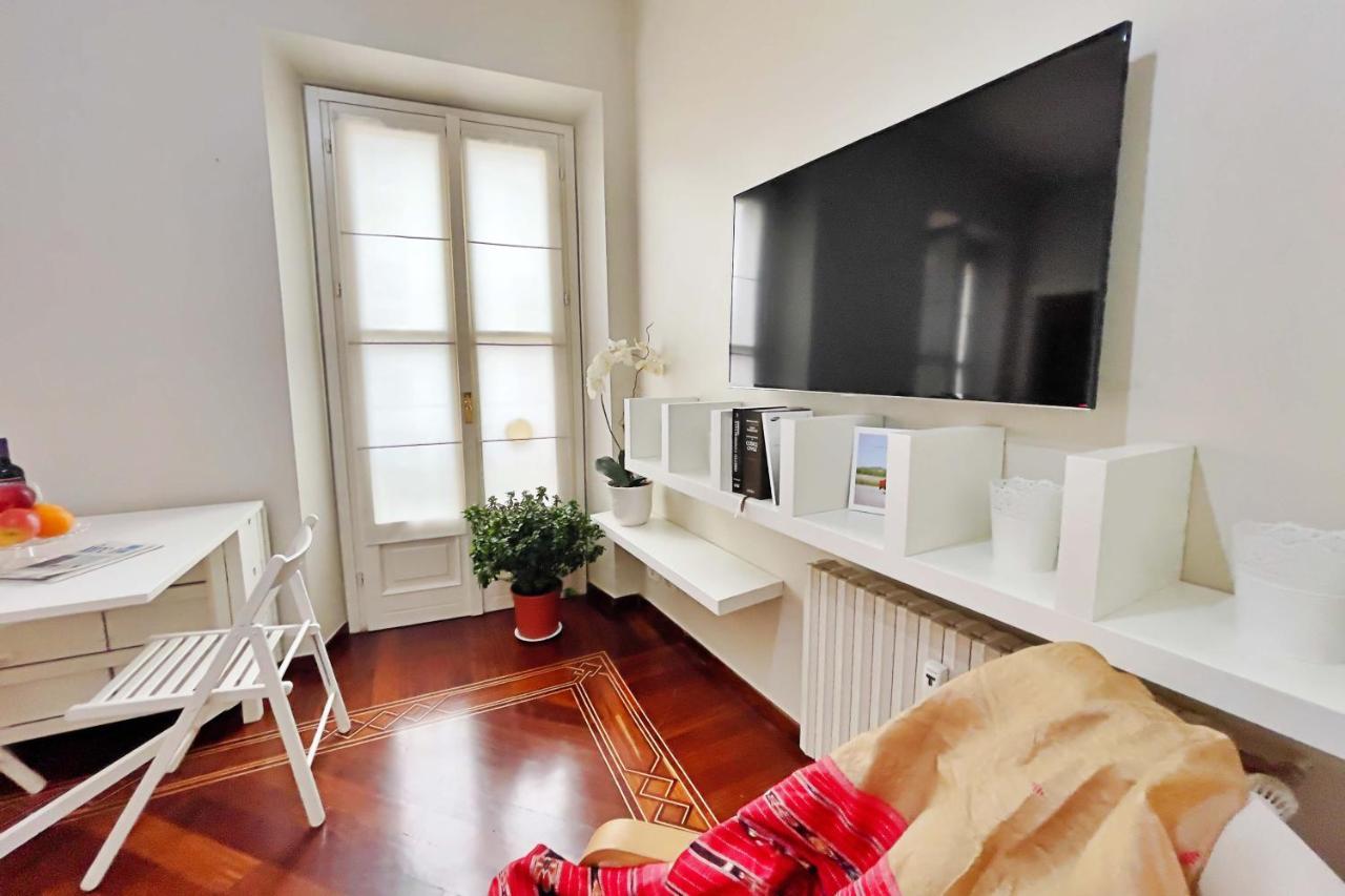 Chic 1Bdr With Shared Terrace Steps From Duomo By Rentopolis มิลาน ภายนอก รูปภาพ