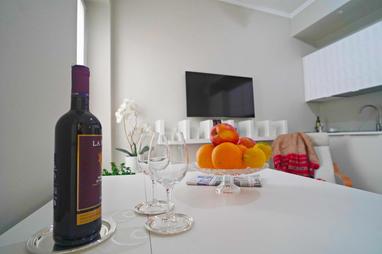 Chic 1Bdr With Shared Terrace Steps From Duomo By Rentopolis มิลาน ภายนอก รูปภาพ
