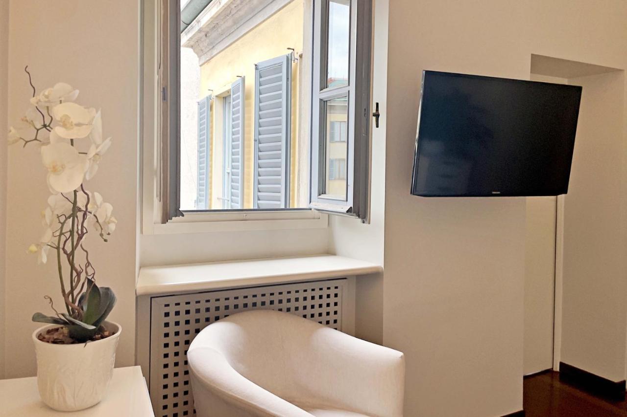 Chic 1Bdr With Shared Terrace Steps From Duomo By Rentopolis มิลาน ภายนอก รูปภาพ
